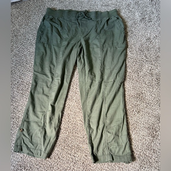 Mix by 41 Hawthorn olive green lightweight Capri pants - Picture 1 of 3